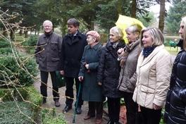 Kränze am Grab des Ehrenbürger Friedrich-Karl Grasow niedergelegt