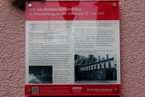 Die Tafel ist der Öffentlichkeit übergeben.