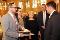 Die vier Beigeordneten hatten sich für ein Abschiedsgeschenk zusammengetan.