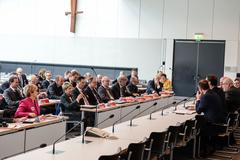 Aktionsbündnis Aktionsb�ndnis "F�r die W�rde unserer St�dte", Pressefototermin mit rund 50 Stadtchefs und K�mmerern