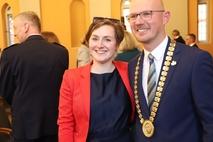 Daniel Keip mit der Stadt-SPD-Vorsitzenden Gesine Banerjee.