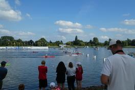 Zieleinlauf beim Kanu-Rennen.