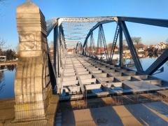 Ansicht der Brückenkonstruktion mit fehlendem Fahrbahnbelag