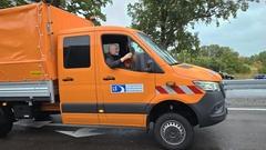 Ebenfalls voran fuhr Minister Robert Krumbach mit einem LS-Team.