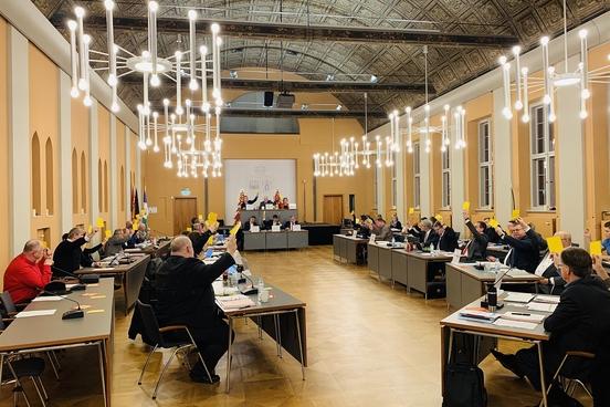 Einstimmiger Beschluss: Überparteilicher Appell der Stadtverordnetenversammlung der Stadt Brandenburg an der Havel „Brücken bauen“