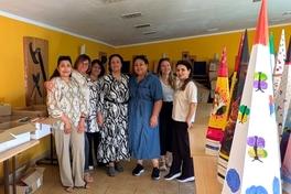 Die Organisatorinnen packen jetzt die Schultüten.