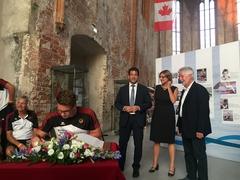 Eintrag Auch Elias Kurth aus Kirchmöser, frisch gebackener Juniorenweltmeister, durfte sich in das Goldene Buch eintragen.