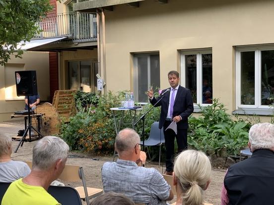 Oberbürgermeister vor Ort: Steffen Scheller gibt Auskunft zur Infrastruktur im Wohngebiet Eigene Scholle/Wilhelmsdorf