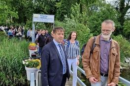 Oberbürgermeister Steffen Scheller ging mit den angehenden Medizinern und mit Ausbildenden an Bord der Havelfee.