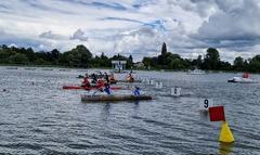 Die Betonkanus und -Tüfter im Wettkampfmodus.