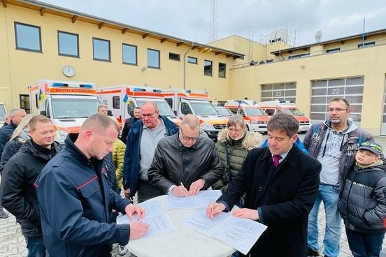 Brandenburger Krankenfahrzeuge reisen mit Spenden nach Kiew