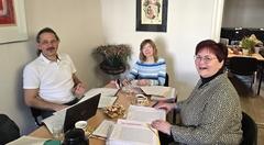 Die Jury: Fouqué-Bibliothek-Direktorin Cornelia Stabrodt, Kinder- und Jugendbuchautorin Christine Fehér und Stadt-Pressesprecher Thomas Messerschmidt.