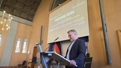 Jury-Präsident Thomas Bartel am Rednerpult.