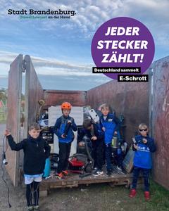 Viel Elektroschrott kam zusammen, worüber sich auch die Waldkicker des SV Empor Brandenburg freuten.