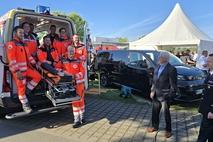 Das DRK mit dem Krankentransportwagen Typ B Zivilschutz.