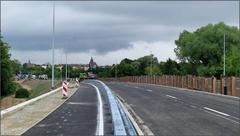 erneuerte Fahrbahn auf der Brücke