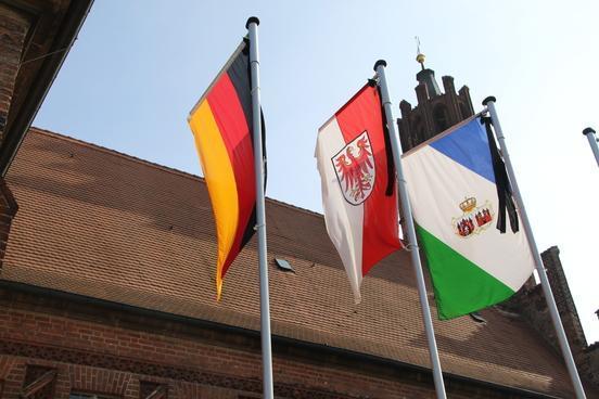 Trauerbeflaggung am Altstädtischen Rathaus