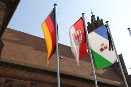 Trauerbeflaggung zum Gedenken an die Opfer des Flugzeugabsturzes am 24.03.2015