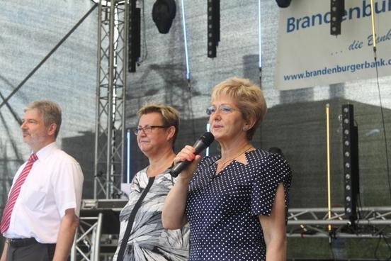 Dietlind Tiemann eröffnet das Kirchmöserfest, mit dabei Innenminister Ralf Holzschuher und Ortsbürgermeisterin Ines Budick