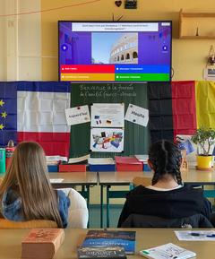 Schülerinnen und Schüler beim Quiz
