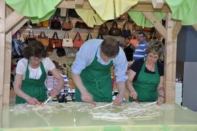 Teilnahme am Spragel-Schäl-Wettbewerb im Beetzsee-Center.