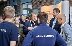 Oberbürgermeister Daniel Keip besuchte die meisten Aussteller des Berufmarktes persönlich.