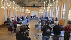 Stehend und mit langanhaltendem Applaus honorierten die Stadtverordneten die Rede und das Wirken von Steffen Scheller.