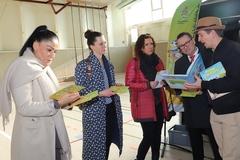 Alexandra Adel ließ sich von den Initiatoren das Projekt erklären.