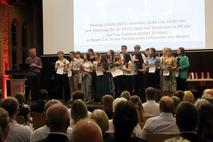 Blick auf die Tribüne.