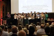 Blick auf die Tribüne.