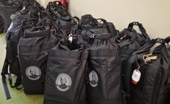 Prall gefüllte Rucksäcke voller Zahnpflegeprodukte, Nervennahrung und Informationsmaterial gab es für die neuen Studierenden.