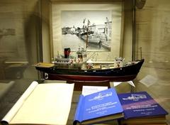 Modell des Seiners RS 300, der in den 1950er Jahren in der Volkswerft "Ernst Thälmann" in Brandenburg gebaut wurde