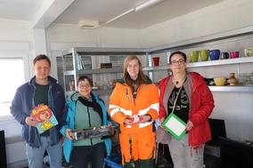 Kümmern sich um den Tauschmarkt: Christian Förster, Sachgebietsleiterin Ricarda Löffler, MEBRA-Mitarbeiterin Milene Besser und Amtsleiterin Frau Ohme