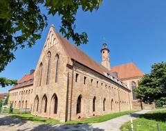 Das Paulikloster in der Neustädtischen Heidestraße 28 ist Sitz des Archäologischen Landesmuseums Brandenburg.