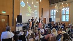 Buntes Treiben im Rolandsaal.