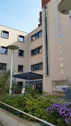 Der Eingangsbereich vom Verwaltungsstandort in der Klosterstraße
