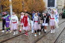 Umzug auf der Jahrtausendbrücke.