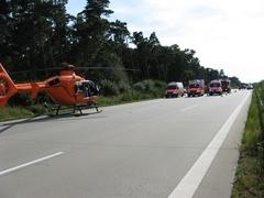 Rettungshubschraubereinsatz bei einem Unfall auf der Autobahn