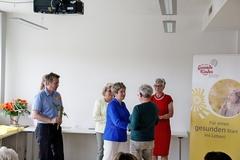 Nach erfolgreichem Abschluss des 10. Schulungskurses überreichte Oberbürgermeisterin Dr. Dietlind Tiemann den neuen Familienpaten am 25.05.2016 die Urkunden.