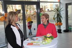 Oberbürgermeisterin Dr. Dietlind Tiemann und KiWi-Leitererin Jacqueline Damus