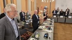 Herbert Nowotny nach seiner Abschiedsrede in der Stadtverordnetenversammlung.