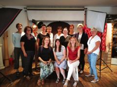 Besuch im Atelier von Kati Krüger, freiberufliche Fotografin (vorn, Mitte)