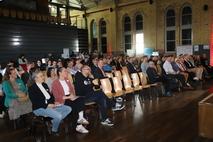 Blick auf die Zuschauerränge.