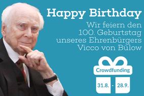 Portrait von Vicco von Bülow, daneben der Text: Happy Birthday. Wir feiern den 100. Geburtstag..., Crowdfunding 31.8.-28.9.