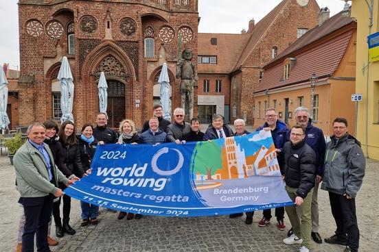 Oberbürgermeister Steffen Scheller hieß hochrangige Vertreter des Ruderweltverbandes World Rowing am Samstagmorgen am Brandenburger Rathaus willkommen