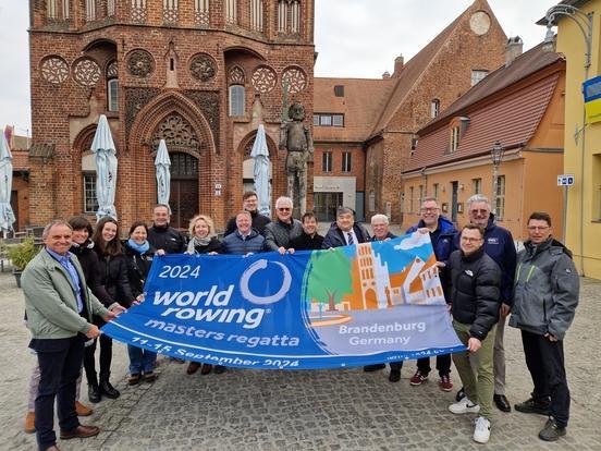 Oberbürgermeister Steffen Scheller hieß hochrangige Vertreter des Ruderweltverbandes World Rowing am Samstagmorgen am Brandenburger Rathaus willkommen