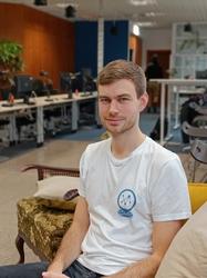 Der Gründer Rick Heisterhgen sitzt im Havelspace