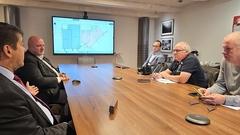 Steffen Scheller und René Hoffmann im Gespräch mit Medienvertretern.