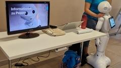 Die TH Brandenburg stellte einen Pflegeroboter vor.