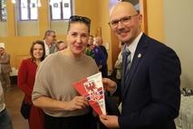 Zu den Gratulantinnen gehörte auch die Chefin des Deutschen Kanuverbandes, Dajana Pefestorff.